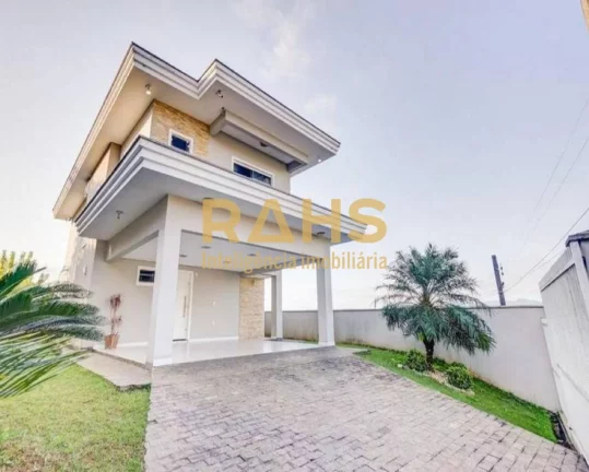 Belíssimo Sobrado averbado à venda em rua sem saída no bairro Iririú em Joinville SC - 990 mil S...