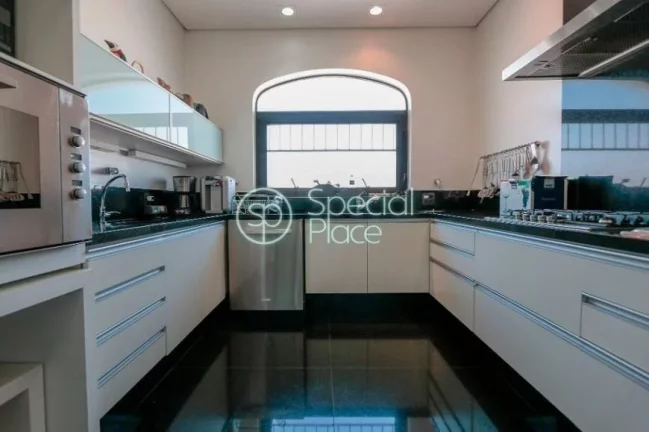Imagem Cobertura maravilhosa com 600m², 04 dormitórios - sendo 02 suítes e seis vagas. Vista incrível.