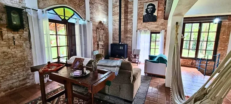Imagem Refúgio de montanha com rio privativo e arquitetura autoral em Gonçalves