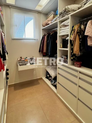 Imagem Casa à venda no Aplhaville com 4 suítes, sendo dois com banheira