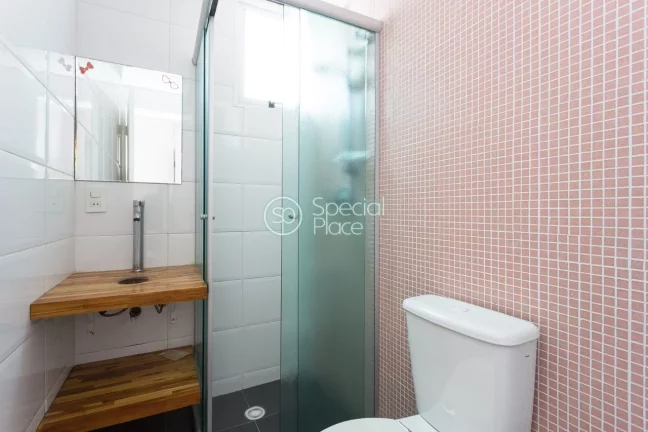 Imagem Apartamento de Três dormitórios, sendo três suítes, reformado, hall, lavabo, sala de estar e jan...