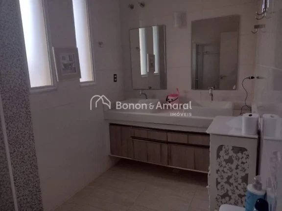 Imagem Excelente sobrado com ótimo acabamento no Condomínio Bosque dos Camarás, Valinhos.
Casa com 3 amp...