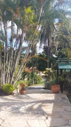 Imagem Maravilhosa casa em condomínio, 4 dormitórios, sendo 1 suíte, 4 salas sendo 2 com lareira, cozinh...