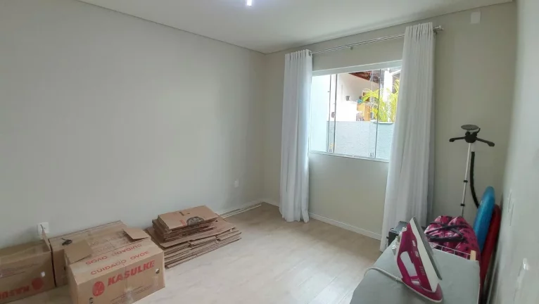 Imagem Casa à Venda, 4 Quartos(1 Suite), 2 Vagas, 355m2, Ratones, Florianópolis /SC