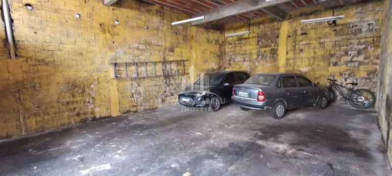 Imagem Sobrado com 300m², Escritura, Ótimo salão comercial(7 X 11mts), 2 Casas (4 Cômodos cada), Excelente Localização no Jardim Zaíra, Mauá-SP