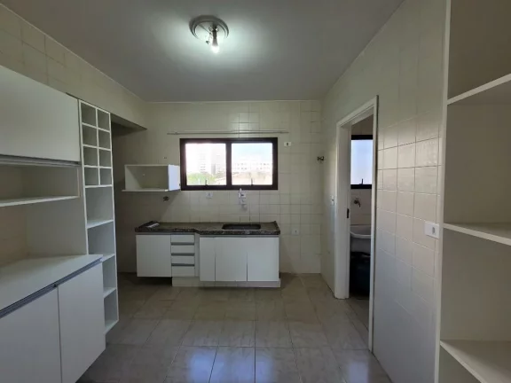 Imagem PITANGUEIRAS – DUAS QUADRAS DA PRAIA, EXCELETE APTO, ANDAR BAIXO, CLARO E SUPER AREJADO, RICO EM ARMÁRIOS, GARAGEM DEMARCADA NO PRÉDIO, COND. BAIXO