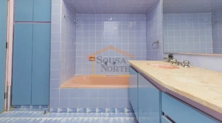 Imagem Apartamento com 254 m² de área, composto por 3 dormitórios, sendo 1 suíte, 4 banheiros, varanda,...