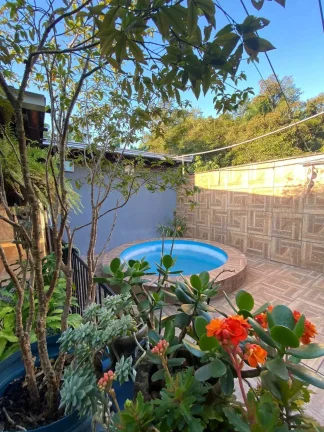Imagem Casa com 4 dormitórios sendo 1 suíte e 4 vagas de garagem em Jarivatuba | Joinville/SC