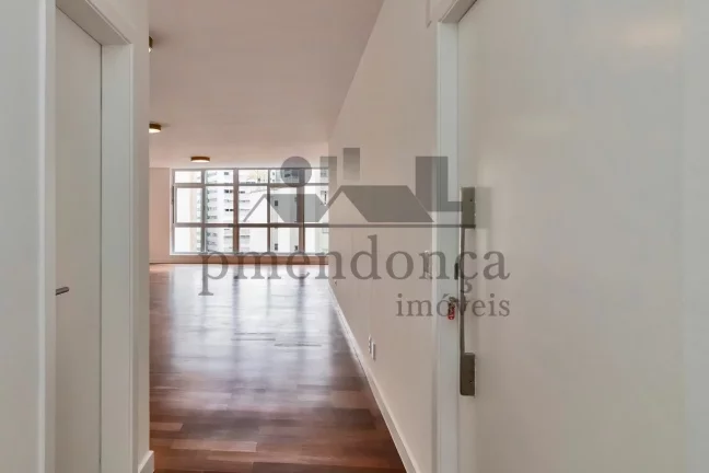 Imagem Apartamento reformado com 267m², 3 suítes e 2 vagas de garagem a venda no Paraíso.