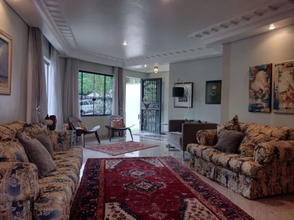 Esta casa está localizada em uma das melhores regiões de Curitiba, bairro boa vista. O imóvel foi...