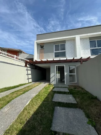 Imagem Sobrado com 3 dormitórios sendo 1 suíte e 2 vagas de garagem no Bairro Espinheiros em Itajaí