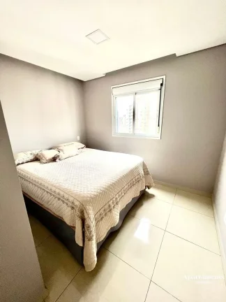 Imagem Semi mobiliado- Apto de 66m2 - 2 Dorm sendo uma suíte,varanda, 2 vagas de carro
