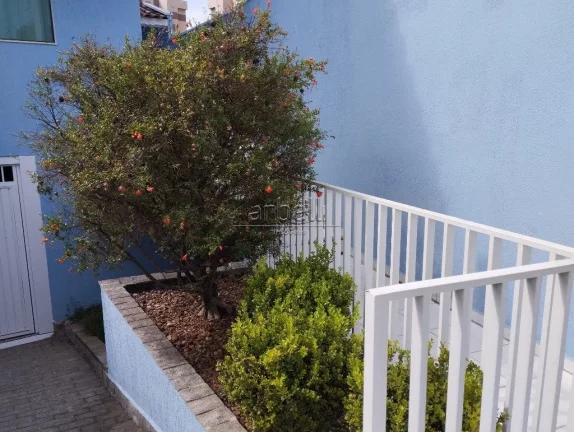 Imagem Sobrado com 188 metros quadrados de área construída, com sala para dois ambientes, sanca no teto, ...