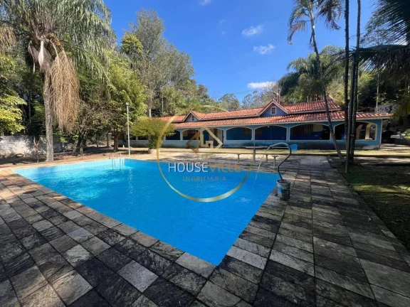 Chácara em Jacareí, 3 Casas (Sendo 10 Dormitórios), 108.900m².