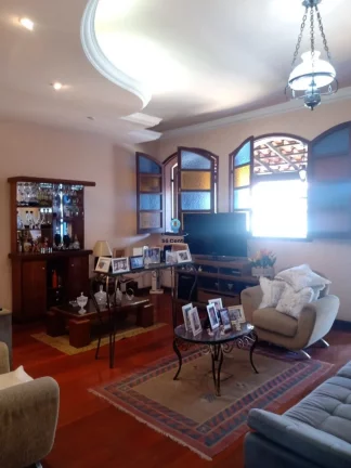 Imagem Excelente casa à venda em Contagem, localizada no bairro Parque Turistas. Possui 180m² de área to...