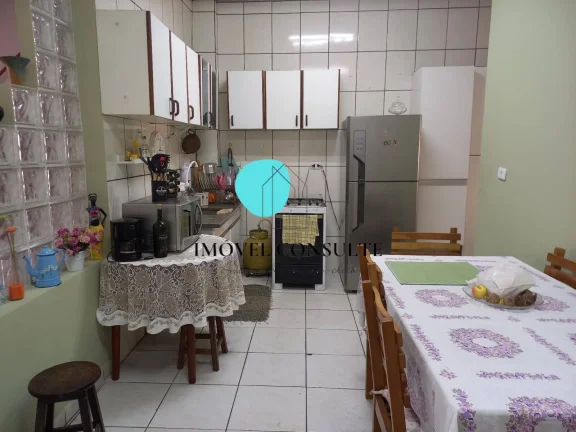 Imagem Oportunidade para Morar ou Investir! Sobrado Amplo com Renda de Locação.