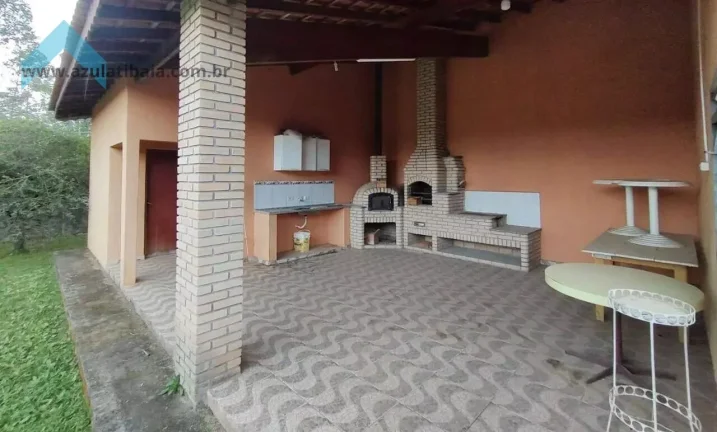 Imagem Chácara com casa e área gourmet à venda em Atibaia