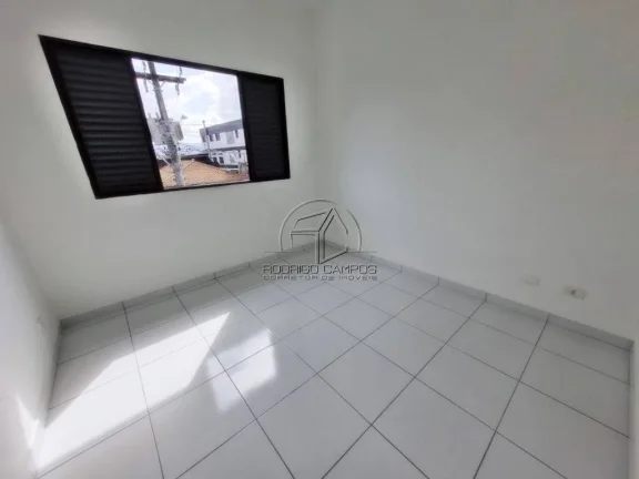 Imagem Espaçosa Casa Sobreposta Alta 2 Quartos no Tupi, Praia Grande