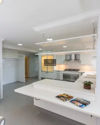 Imagem SINÔNIMO DE MORAR BEM APARTAMENTO 411,00 M 4 SUÍTES SALA 4 AMBIENTES TERRAÇO VISTA EXUBERANTE COZINHA IMÓVEL REPLETO DE ARMÁRIOS 3 VAGAS LAZER