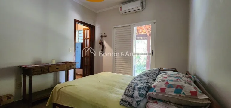 Imagem ChÃ¡cara Ã  venda, em condomÃ­nio, 5 quartos
Linda chÃ¡cara, muito bem cuidada e extremamente agradÃ...