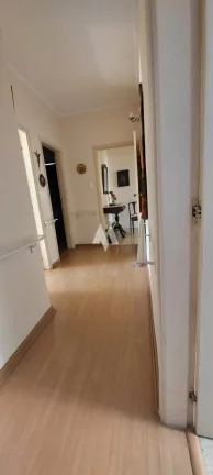 Imagem Apartamento com 228m², quadra da praia do Gonzaga, 3 dormitórios, dependência completa, 1 vaga!