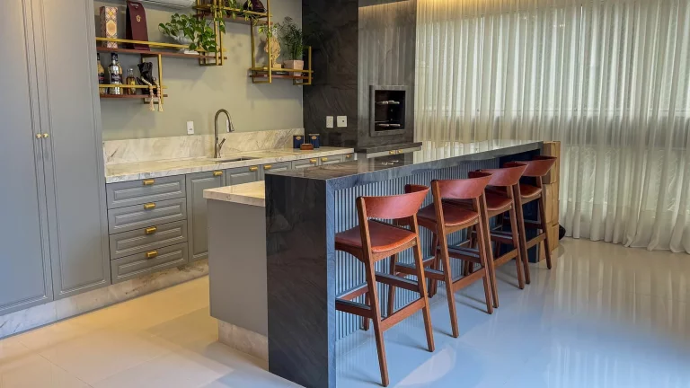 Imagem Apartamento com 4 dormitórios à venda sendo 4 suítes, 251 m² por - R$ 6.888.000,00 - Meia Praia - Itapema/SC