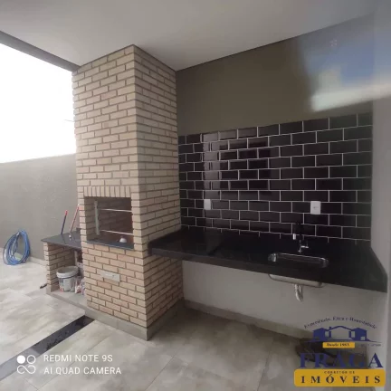 Imagem CASA EM CONDOMÍNIO C/ 100 M² / 03 QUARTOS SENDO 01 SUÍTE / 03 VAGAS