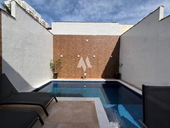 Imagem Casa com 4 quartos, piscina e 2 vagas à Venda, 180 m² na Vila Valença em São Vicente/SP