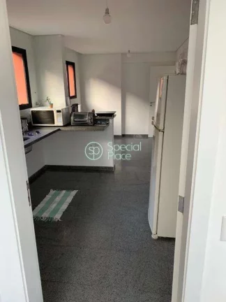 Imagem Oportunidade. Apartamento super espaçoso, com 220m2 de área útil, 4 dormitórios ( 3 suítes ) e ...
