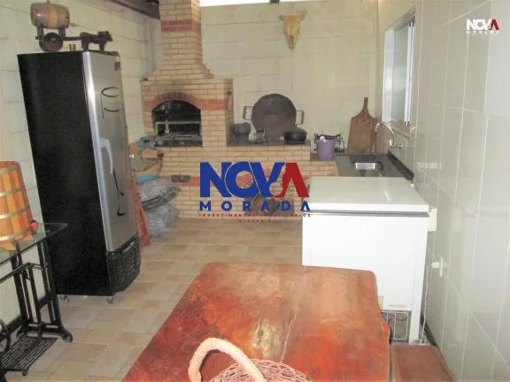 Imagem Venha morar em uma casa de 3 quartos com suíte, localizada em uma rua asfaltada e com fácil acesso...