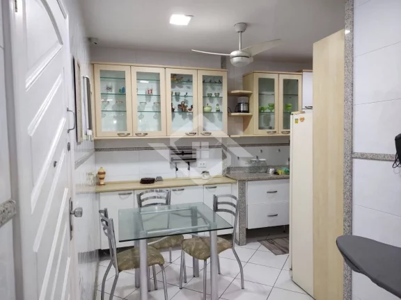 Imagem Apartamento de 3 Quartos para Venda em Copacabana com 165 m²
