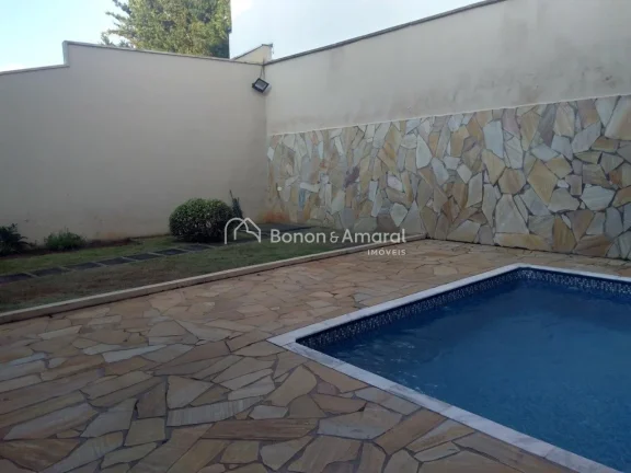 Imagem Aconchegante, moderna e muito bem localizada, esta residência oferece conforto e privacidade, com 4...