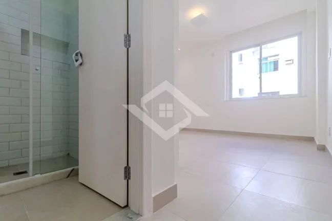 Imagem Apartamento Reformado e Mobiliado com Vista Mar em Copacabana - 3 Quartos