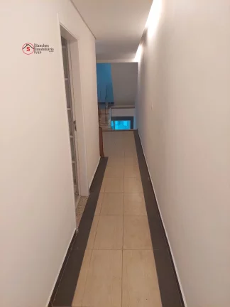 Imagem LINDO SOBRADO COM 5 DORMITÓRIOS, SENDO 4 SUÍTES, QUINTAL COM CHURRASQUEIRA, 2 VARANDAS. RUA TRANQUILA E ARBORIZADA. PRÓXIMO A AVENIDA DO ESTADO