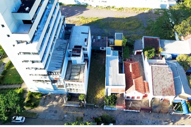 Imagem Terreno à venda em Porto Alegre, Santana, 220m2