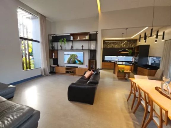 Imagem A 5ª Avenida imóveis selecionou essa Casa Moderna e Térrea no Condomínio Vida Marina em Busca Vida, 3 Suítes, Piscina c/ Cascata e Área Gourmet: