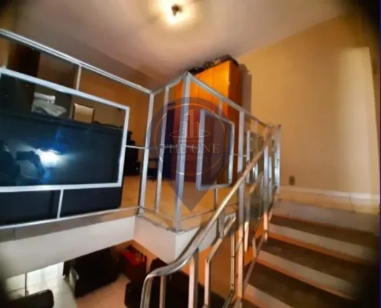 Imagem Imóvel de Luxo no Cambuci: Casa à Venda com 4 Quartos, 1 Suíte, 2 Salas, 4 Banheiros, 10 Vagas de Garagem e 292m² de Área.