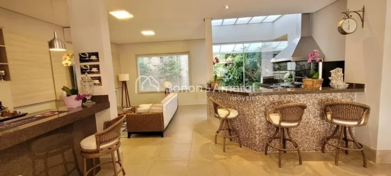 Imagem Casa de condomínio com 343 m² e 4 quartos