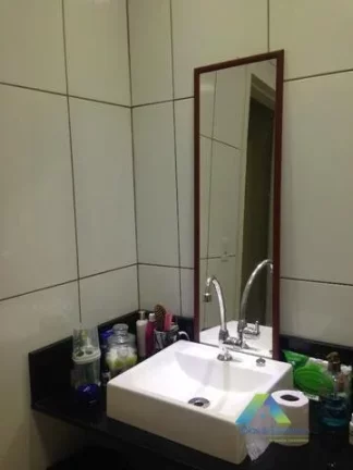 Imagem Linda casa toda reformada com fácil acesso a transportes publico e a comércios em geral.