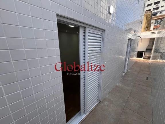Imagem Casa sobreposta 3 dormitórios baixa com piscina no bairro do Embaré em Santos por R$1.390.000