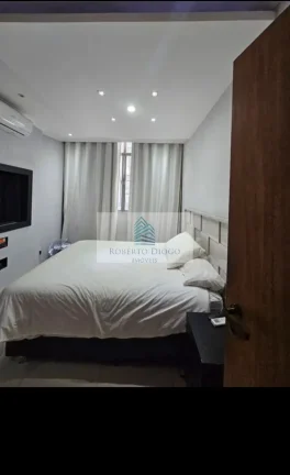 Imagem Imperdível! Apartamento à venda em Icaraí, Niterói-RJ: 3 quartos, 1 suíte, 2 banheiros e 1 vaga de garagem.