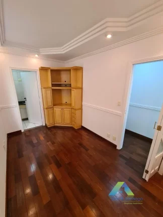 Imagem Sobrado com 3 suítes e 4 vagas em Vila Pires, Santo André/SP !!