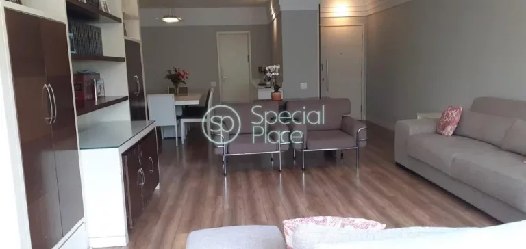 Imagem Apto totalmente reformado e amplo em localizaÃ§Ã£o excepcional! PÃ© direito alto e living com janelÃ...