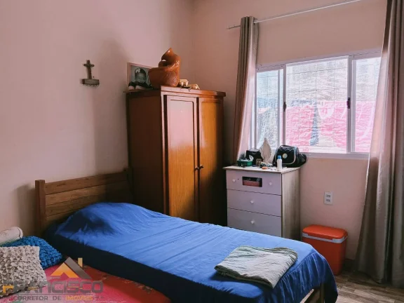 Imagem CASA AMPLA E BEM LOCALIZADA COM 4 DORMITÓRIOS
