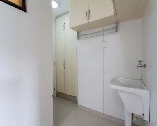 Imagem Apartamento duplex, living com lareira e tacos, terraço, lavabo, escritório, 03 dormitórios sendo...