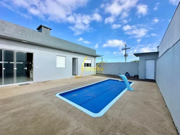 Imagem Casa com piscina , no centro com 03 dormitórios