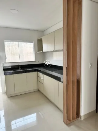 Imagem Casa para Venda em Porto Seguro, Rua Jacaranda, 3 dormitórios, 1 suíte, 2 banheiros, 1 vaga