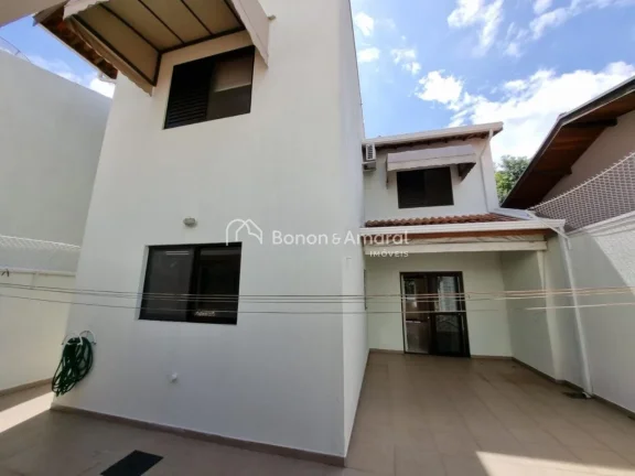Imagem Charmosa e bem distribuída, esta casa de 182m² oferece conforto e praticidade em uma localização...