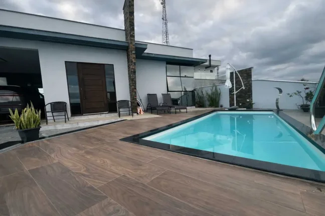 Imagem Casa com 2 dormitórios sendo 1 suíte e 1 vaga de garagem em Gov Celso Ramos/SC