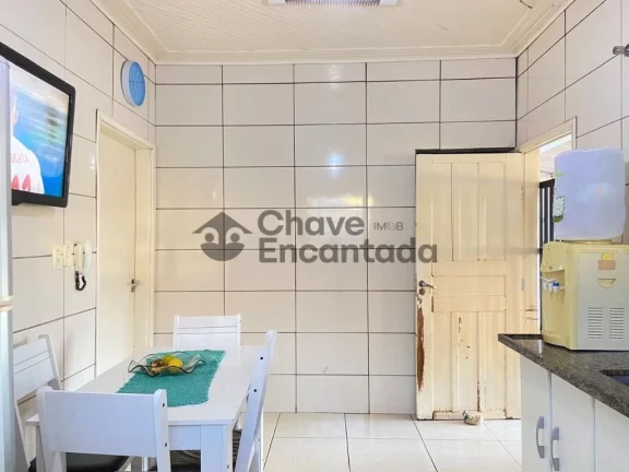 Imagem Casa no centro com quintal amplo e varanda coberta